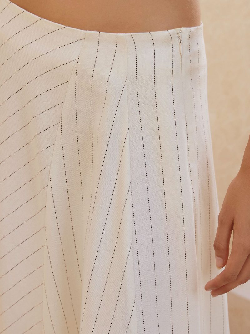 Comely84247 Black & White Striped Asymmetric Midi Skirt with Linen - Image 4