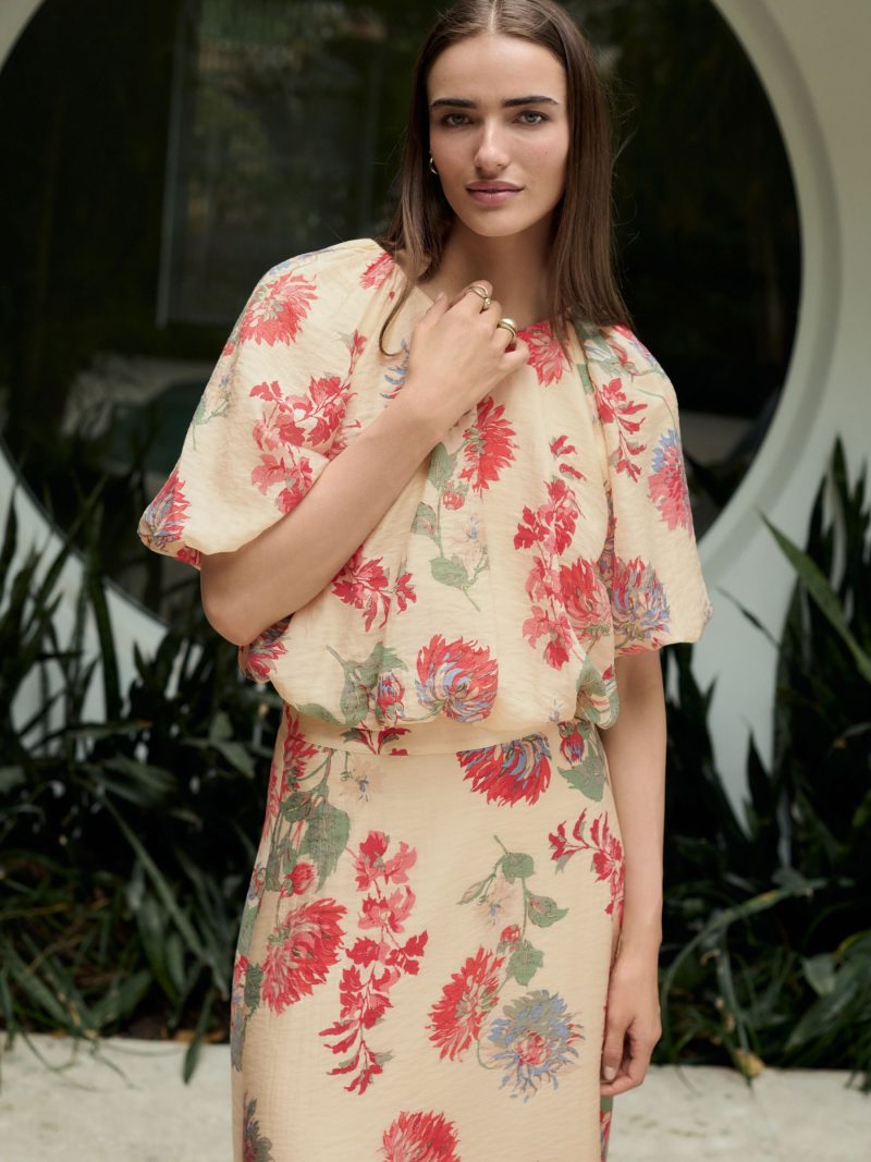 Comely84250 Ecru/Red Floral Print Drape Lightweight Maxi Skirt - Image 4