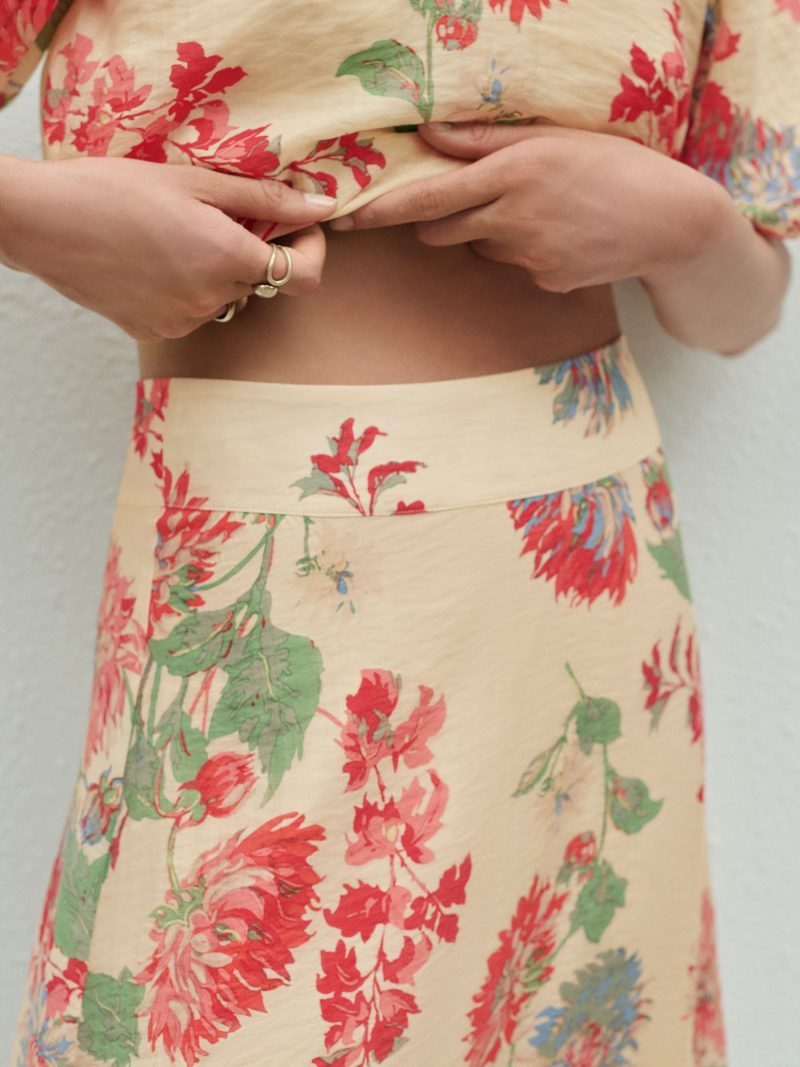 Comely84250 Ecru/Red Floral Print Drape Lightweight Maxi Skirt - Image 7
