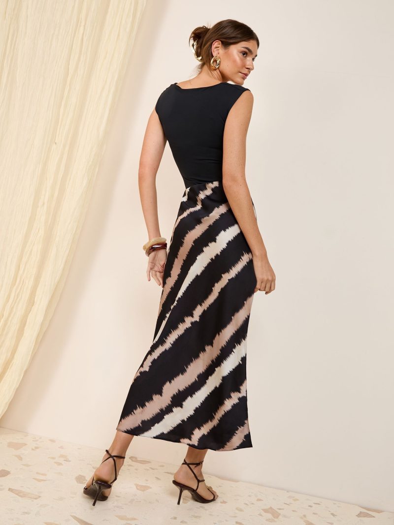 Comely84238 Black Ombre Ombre Satin Maxi Skirt - Image 4